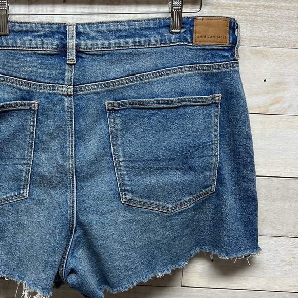 American Eagle Distressed Mom High Rise Shorts Womens Plus 18‎ 34W Blue NWT New - Picture 7 of 15